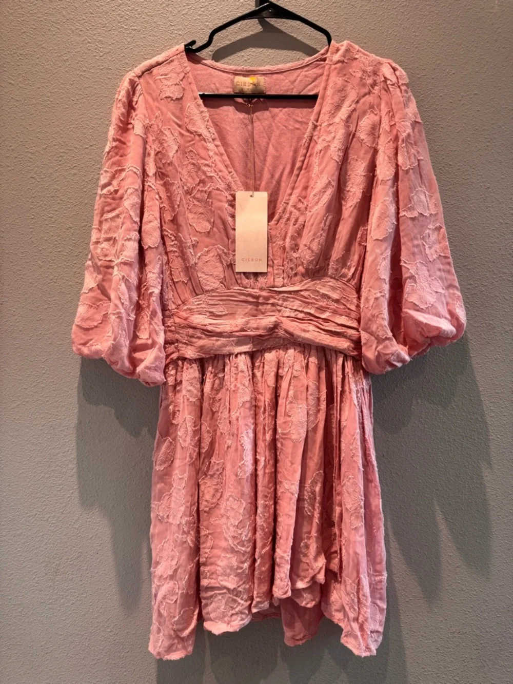 CIEBON Dusty Pink Textured V-Neck Dress - Picture 5 of 10